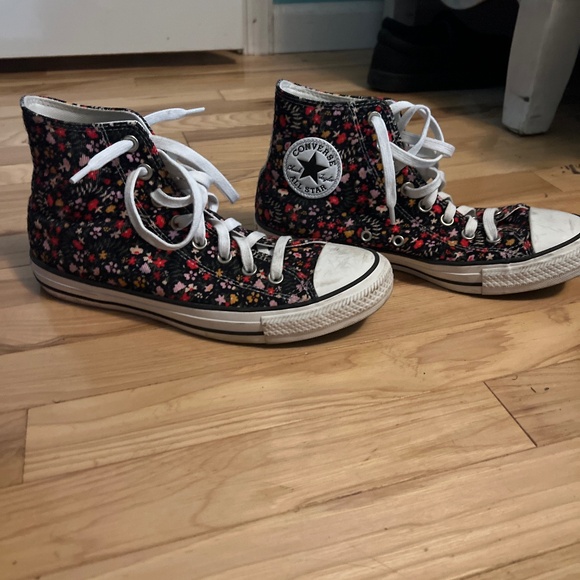 Converse - Picture 1 of 3
